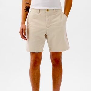 GAP Men's Classic Beige 8” Shorts. NWT. Size 34”